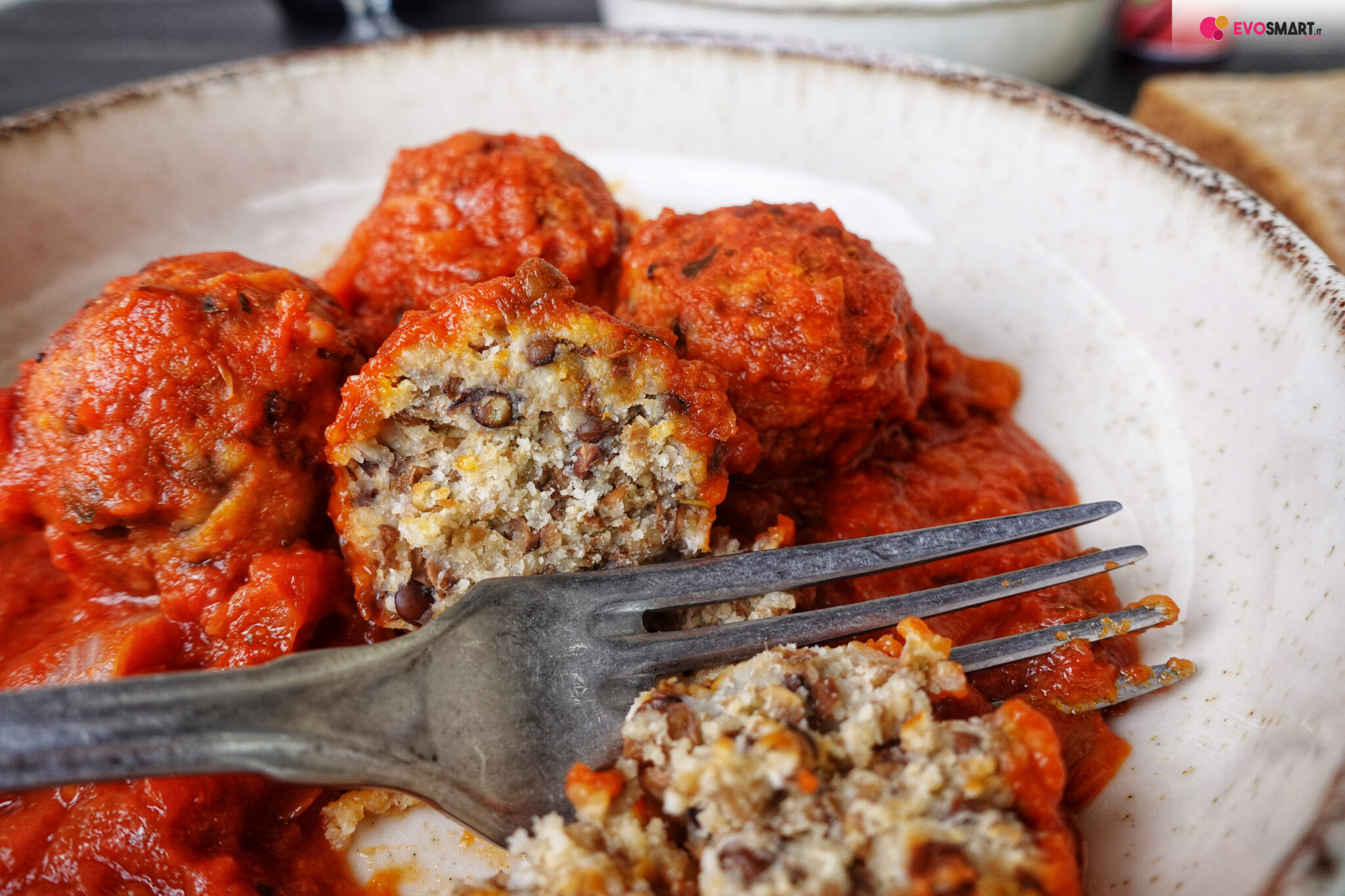 Polpette di lenticchie al sugo e senza uova - Evofood.it